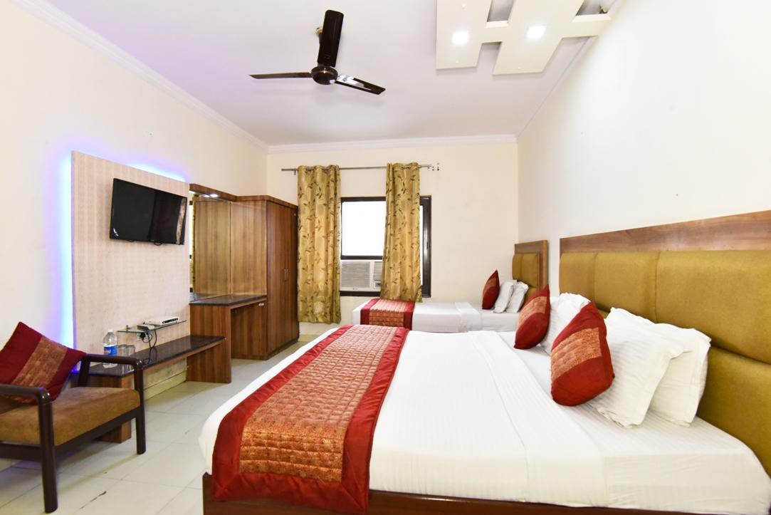 Hotel B-Comfort อัมริตสา ภายนอก รูปภาพ